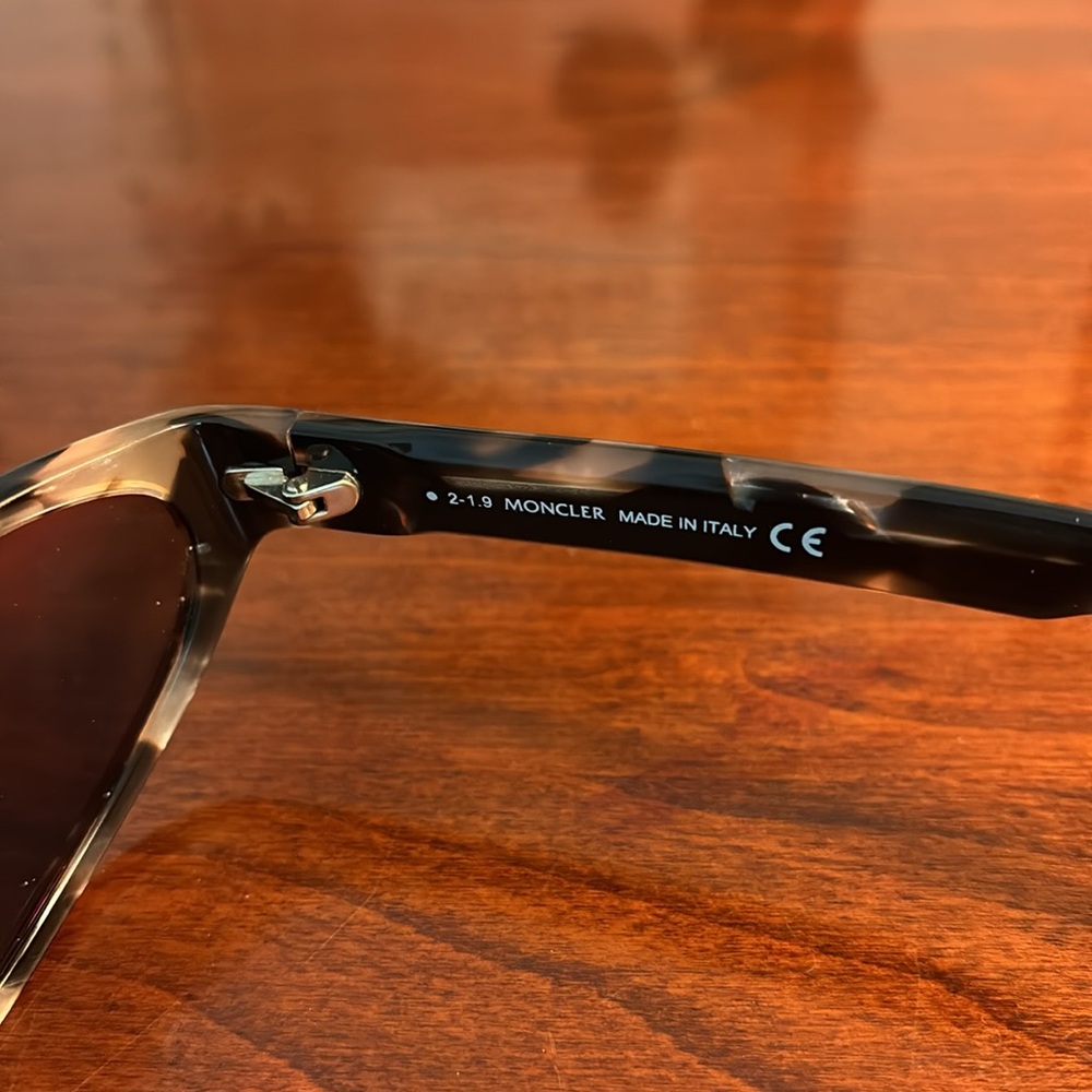 Moncler Tortoise like new condition Sunglasses. SOLD OUT - Picture 7 of 9